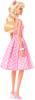 Image Pack Poupée Barbie HPJ96 Le Film Look Vintage Robe Vichy Rose Et Blanche, avec Collier De Marguerites