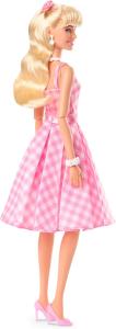 Image Pack Poupée Barbie HPJ96 Le Film Look Vintage Robe Vichy Rose Et Blanche, avec Collier De Marguerites