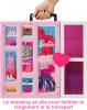 Image Coffret Barbie HGX57 Dressing Deluxe - Poupée Blonde, 15 espaces de Rangement, Plus de 30 Tenues et Accessoires