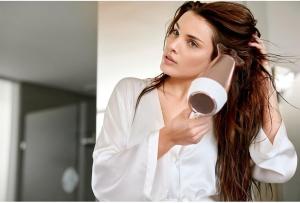 Image Sèche-cheveux Femme Philips HP8280/00 DryCare Prestige - Capteur MoistureProtect, 2300W, fonction ionique