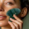 Image Pack Yodi - Routine Gua Sha Anti Relâchement & Nutrition - Huile Précieuse Muesli & Pure Vanille et le Gua Sha en pierre de Jade Vert - Peaux normales à sèches