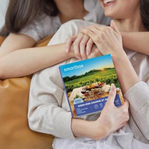 Image Coffret Smartbox - Week-en Charme et Saveurs - Échappée romantique de 2 ou 3 jours - 2 personnes