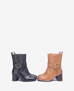 Image Bottines Femme Unisa avec brides croisées et fermeture à boucle - Noir ou Marron à 105€
