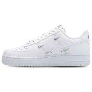 Image Chaussures Femme Nike Air Force 1 '07 LX - White-White-Hyper Royal à 100€