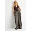 Image Pantalon de ville Femme Stradivarius maxi pinces ceinture - Marron à 21,59 €