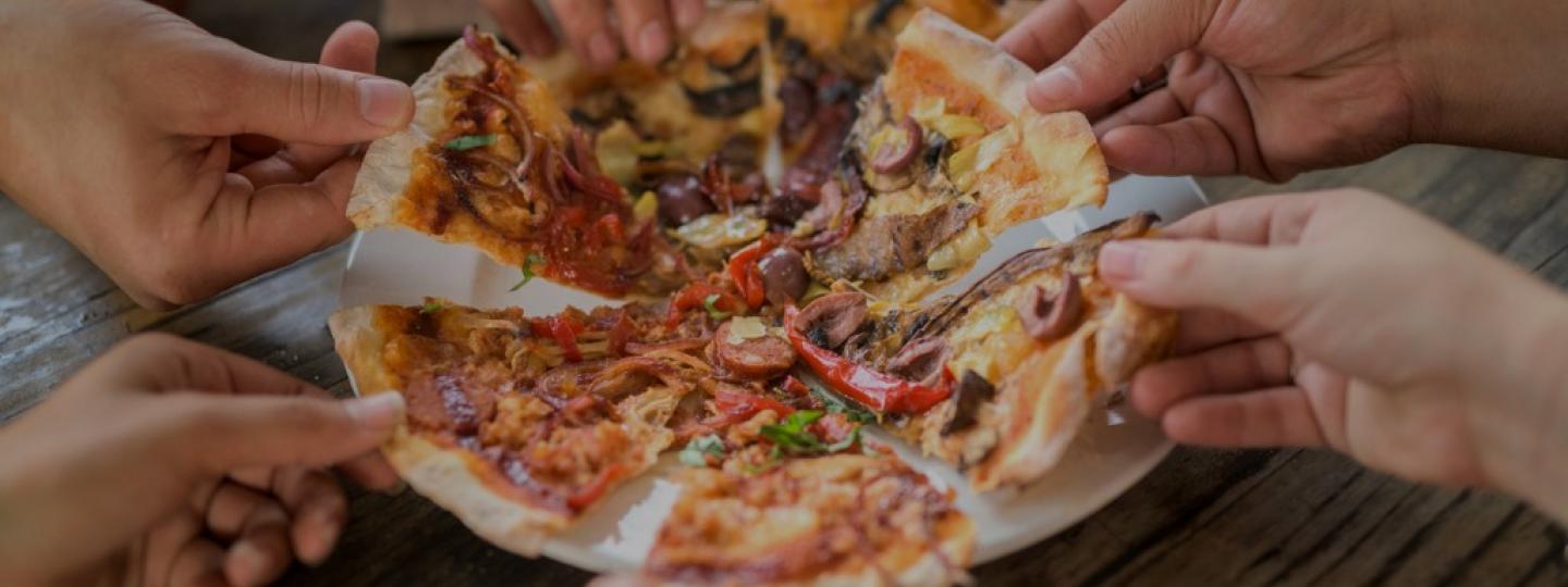 Image Pizzas, pâtes et buffet méditerranéen